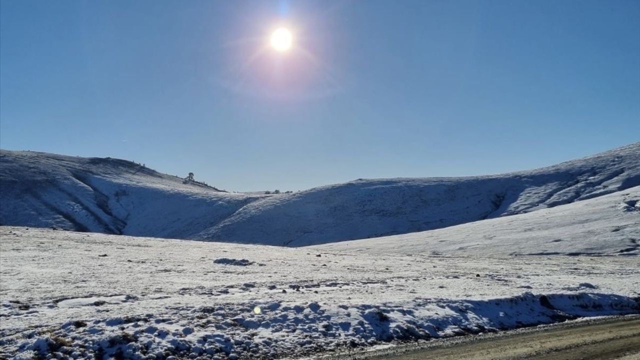 Kardüz Yaylası'nda Mevsim Değişikliği: Kar Yağışı Etkili Oldu
