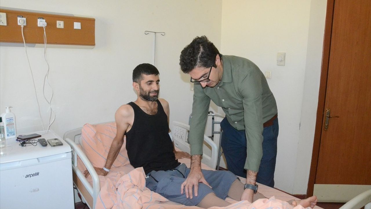 Kars'ta Elektrik Tekniği Eğitimi Alan Genç, Ağrılarından Kurtuldu