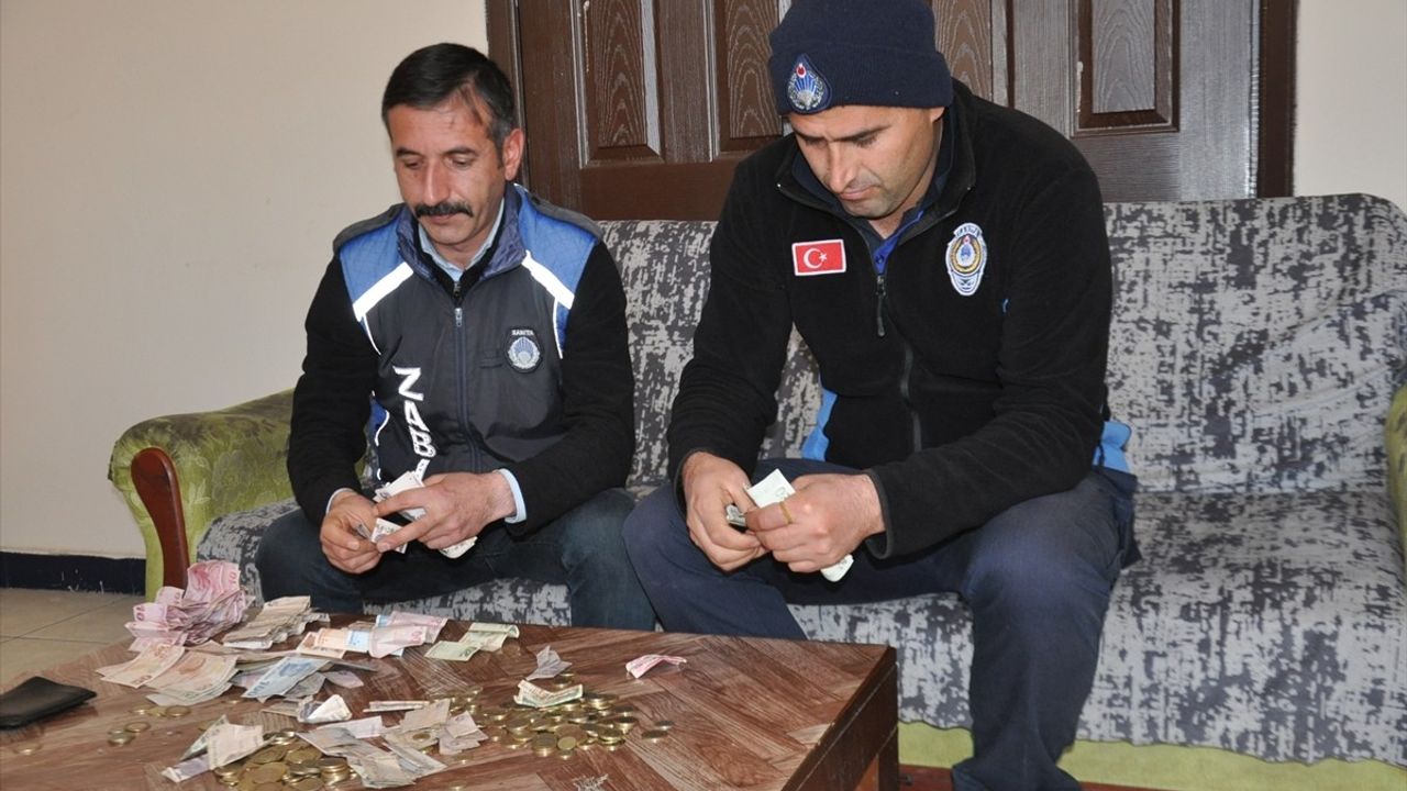 Kars'ta Engelli Rolüyle Dilenen Dolandırıcı Yakalandı