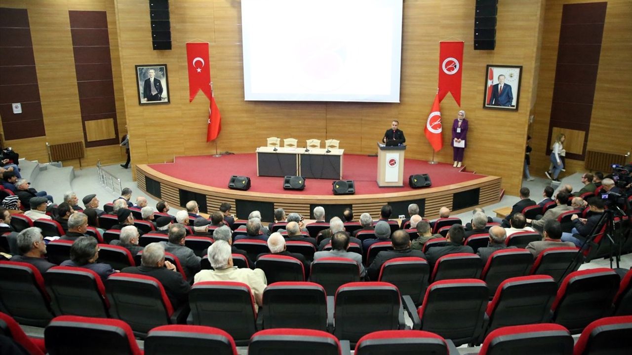 Kastamonu'da 'Arı Sağlığı, Arı Ürünleri ve Koloni Yönetimi' Paneli Başladı