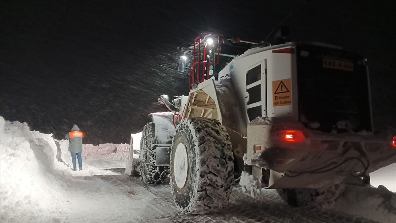 Kayseri'de Kar Yağışı Sonrası 230 Mahalle Yolu Ulaşıma Açıldı