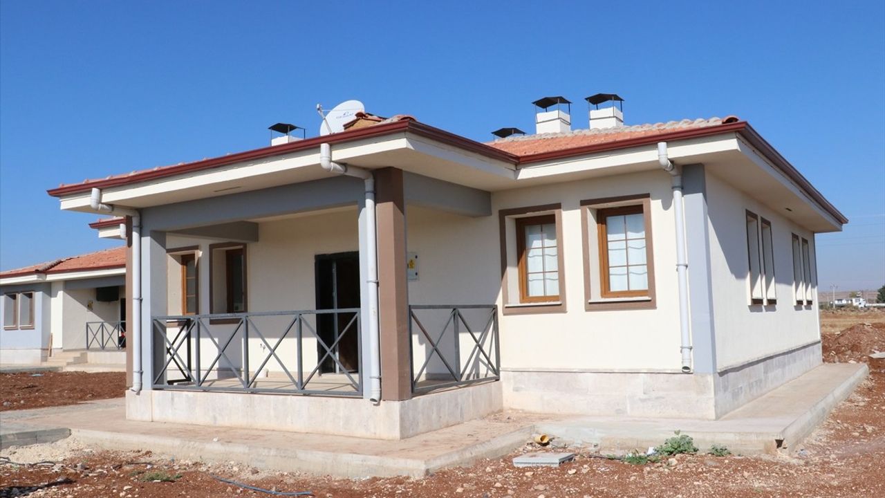 Kilis'te Depremin Ardından İnşa Edilen Köy Evleri Hak Sahiplerine Teslim Edilmeye Başlandı