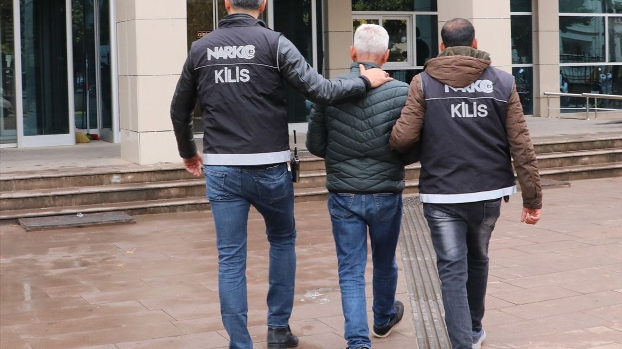 Kilis'te Uyuşturucu Operasyonu: 2 Bin 986 Sentetik Hap Ele Geçirildi