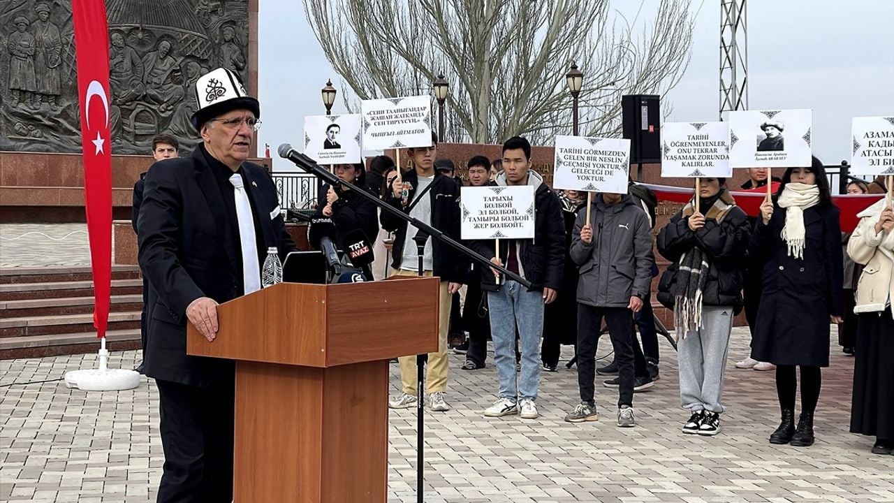 Kırgızistan-Türkiye Manas Üniversitesi Öğrencileri, Ülke Bağımsızlığı İçin Can Verenleri Andı