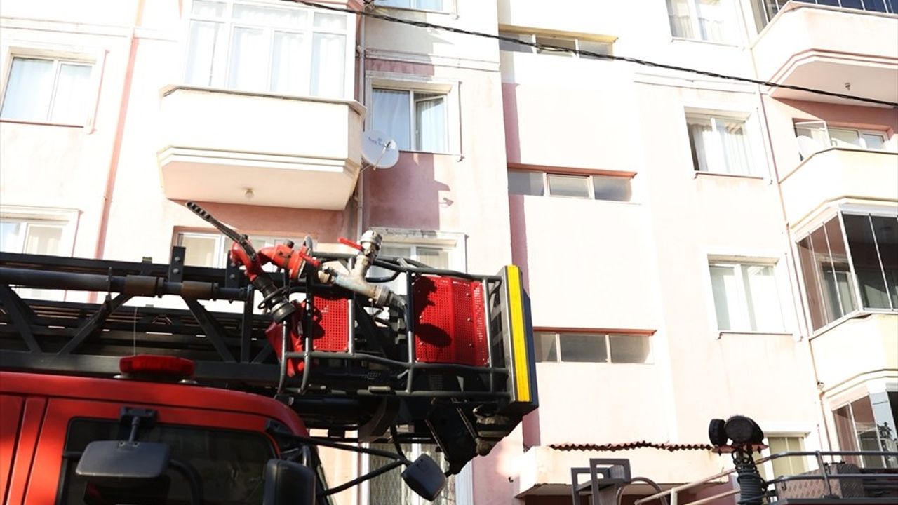 Kırklareli'nde Apartman Çatısında Yangın Paniği: Dumandan Etkilenme Olayı