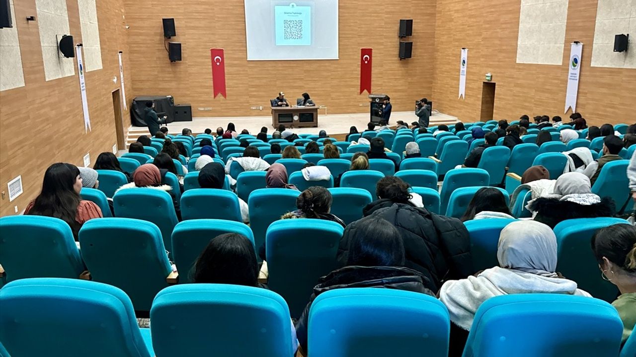 Kırşehir'de Muhtar Adayı Aydın Battal, Üniversite Öğrencileriyle Buluştu