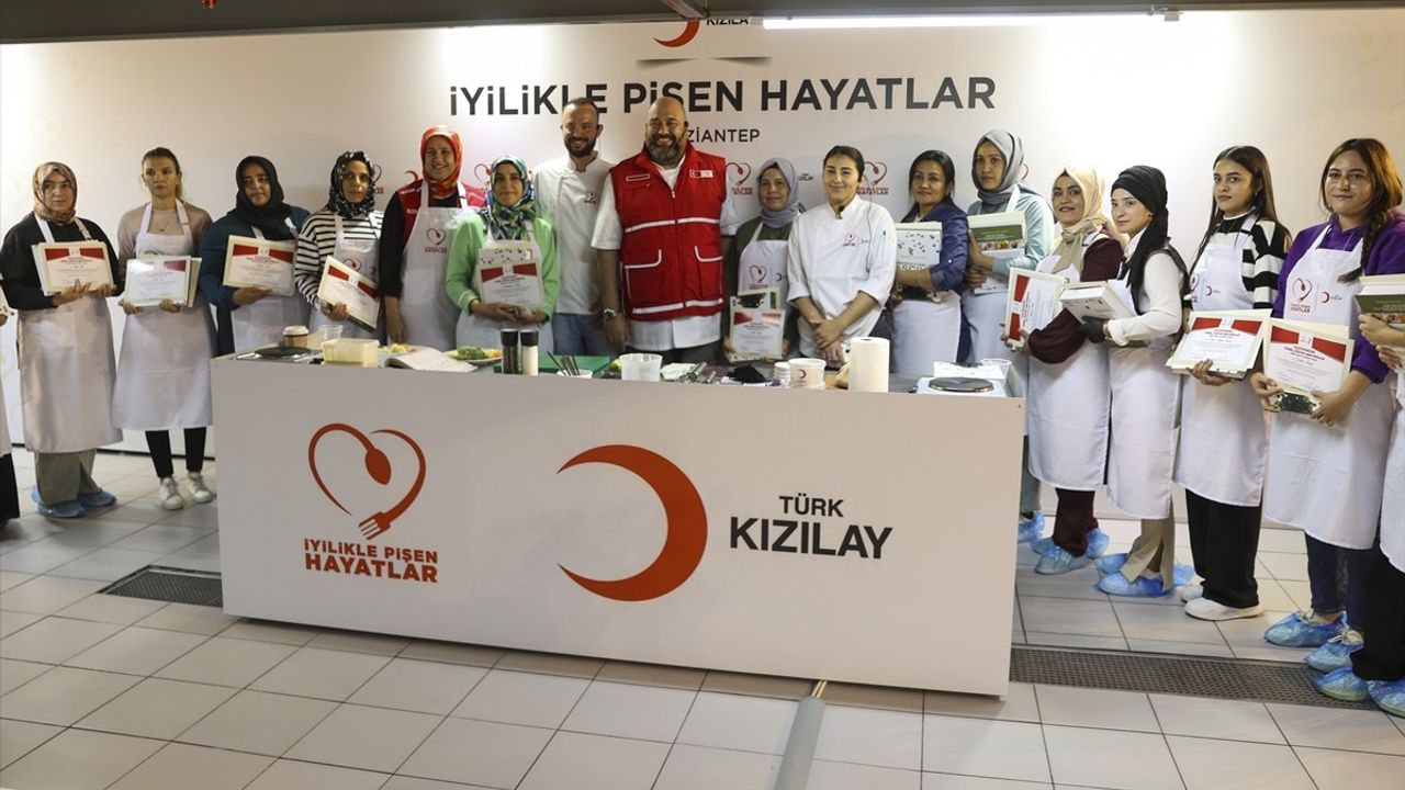 Kızılay'dan Depremzedelere Destek: İyilikle Pişen Hayatlar