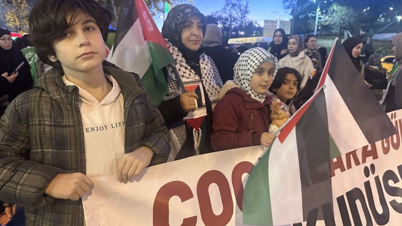 Konya'da Filistinli Çocuklara Destek Yürüyüşü Düzenlendi