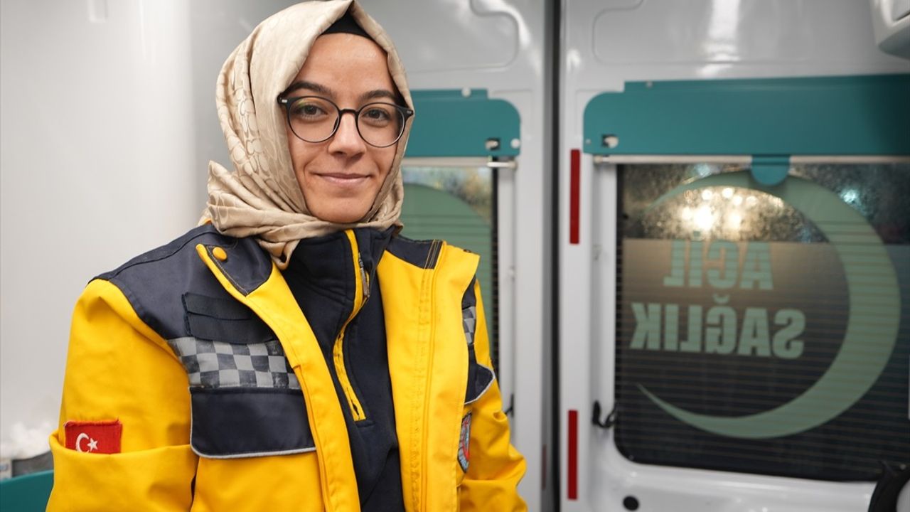 Konya'daki Trafik Kazasında Umarına Giydirilen Çorap, Sağlıkçının Merhametini Gözler Önüne Serdi