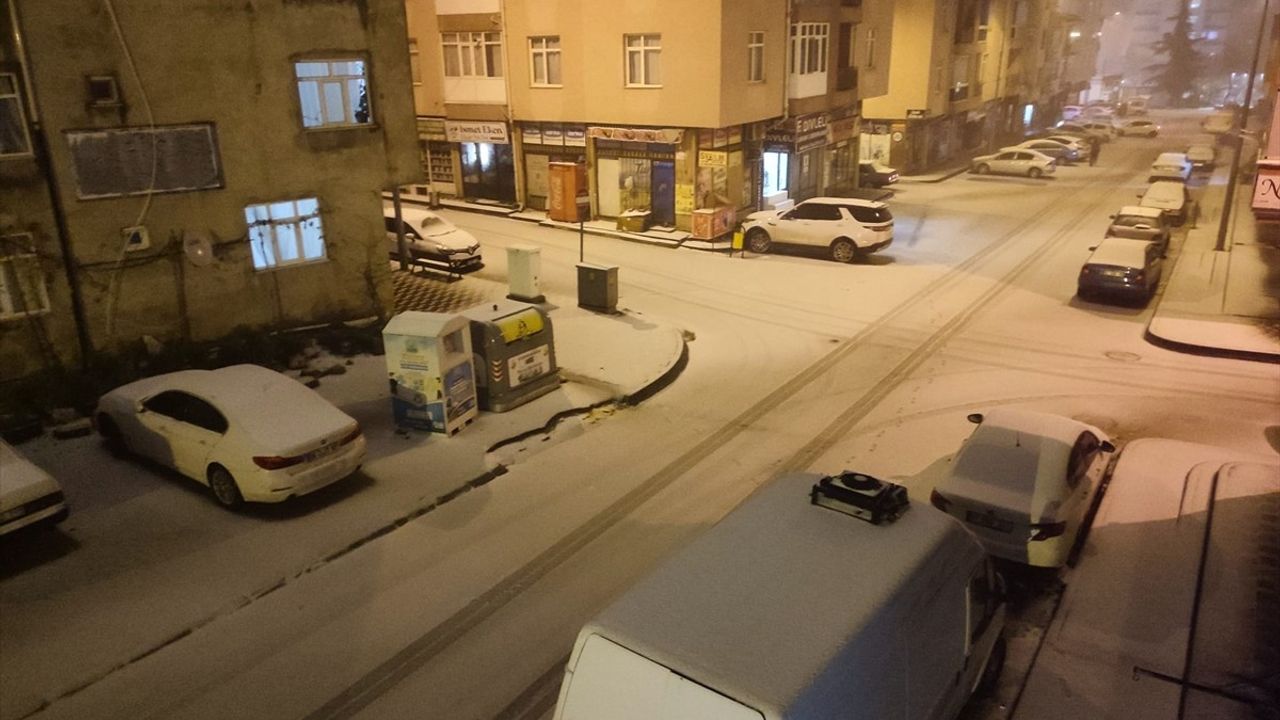 Konya ve İlçelerinde Kar Yağışı Etkili Oldu