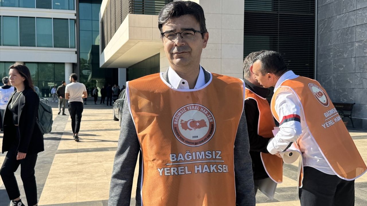 Konyaaltı Belediyesi'nde Memur ve İşçi Maaşlarına Protesto