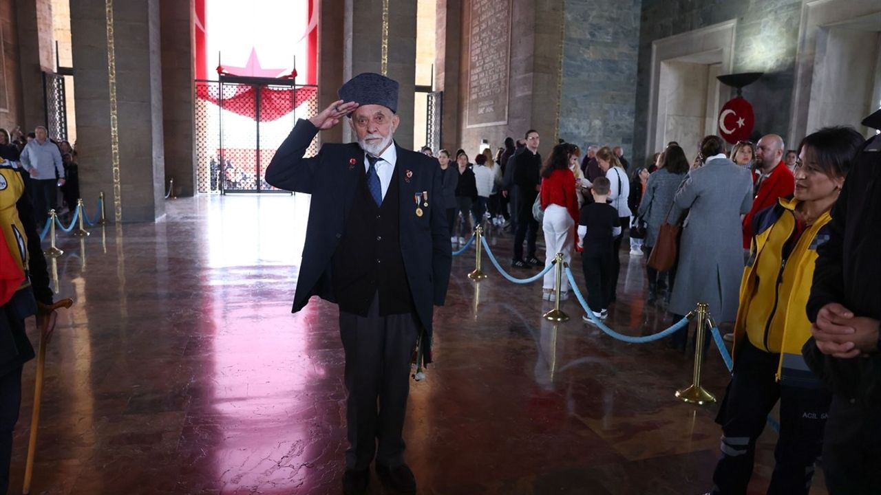 Kore Gazisi Şerafettin Baran, Anıtkabir'i Ziyaret Etti