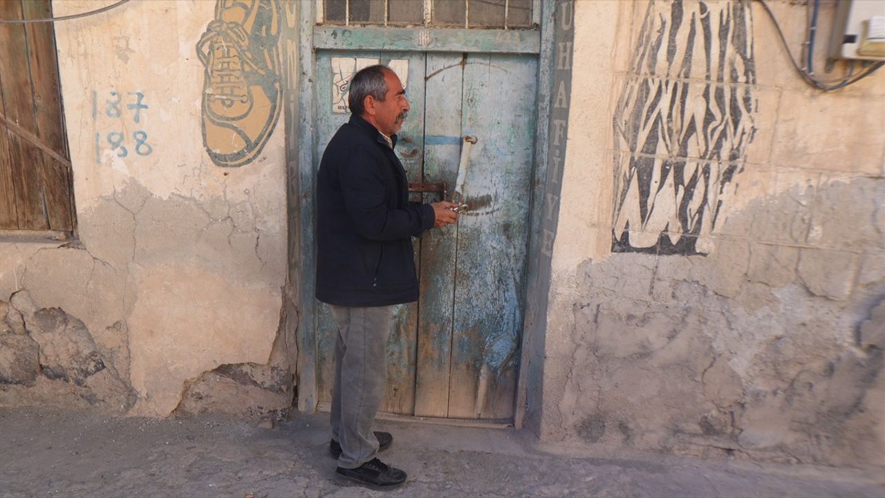 Köy Bakkalı 30 Yıldır Satış Yapmıyor: Baba Hatırası Saklanıyor