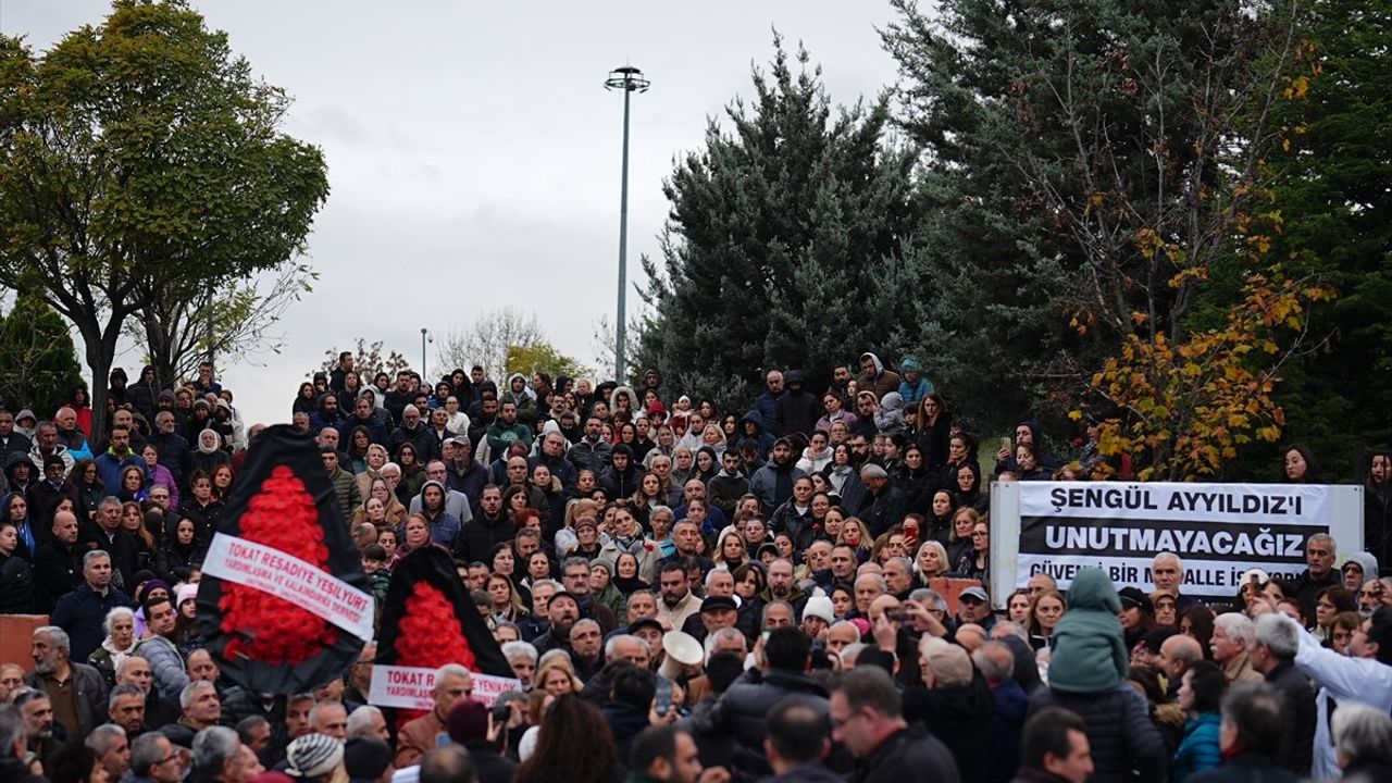 Küçükçekmece'de Trafik Kazasında Hayatını Kaybeden Hemşire Şengül Ayyıldız Anıldı