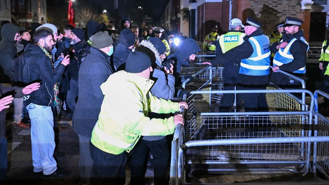 Londra'da PKK Yandaşları İkinci Günde Polisle Çatıştı