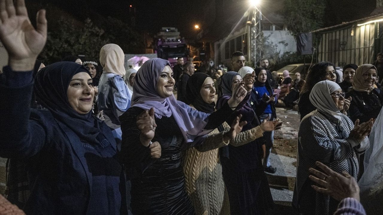 Lübnan Düğün Geleneği Bombardıman Ortasında Yaşatıldı