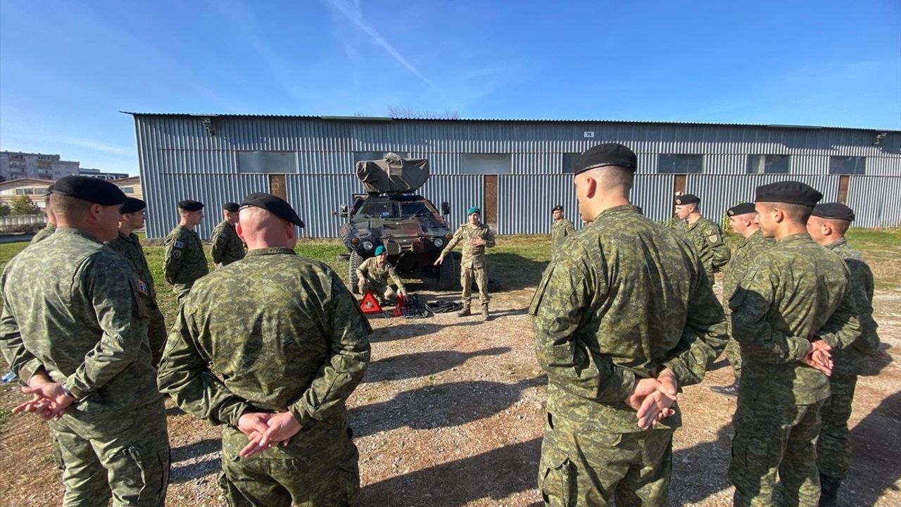 Mehmetçik, Kosovalı Askerlere Cobra Eğitimi Verdi
