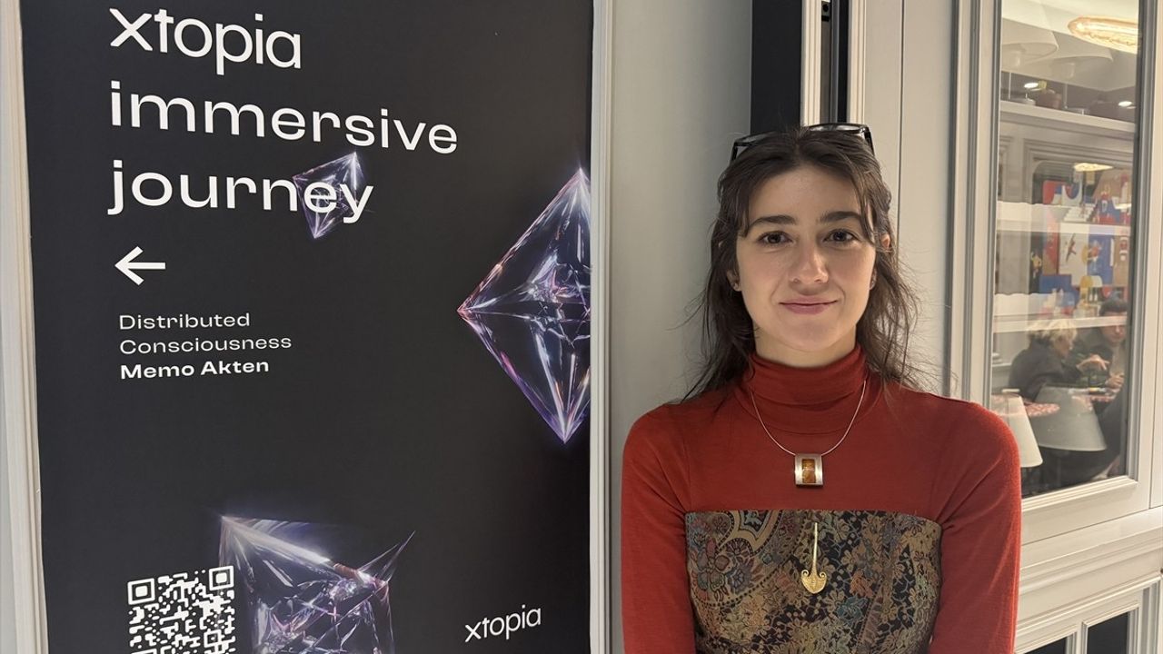 Memo Akten'in 'Dağıtılmış Bilinç' Sergisi Yapay Zeka ve İnsan İlişkisini Ele Alıyor