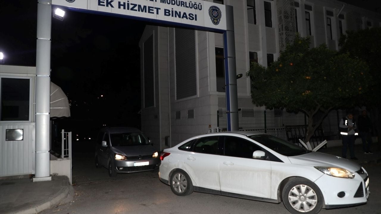 Mersin'de Düzenlenen Operasyonda 49 Hükümlü ve 19 Şüpheli Yakalandı