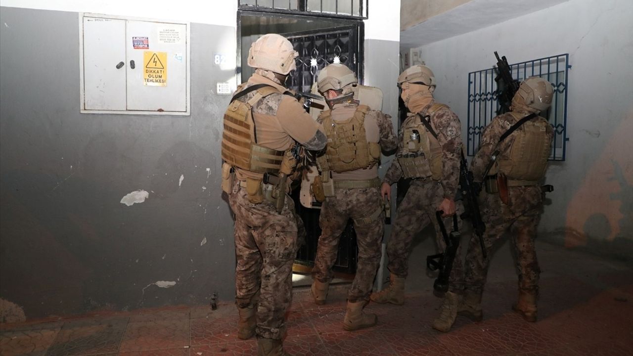 Mersin'de Suç Şebekesine Darbe: 8 Şüpheli Tutuklandı
