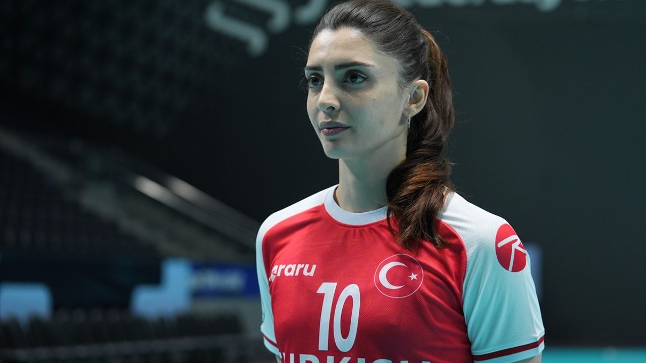 Milli Kadın Hentbol Takımı Avrupa Şampiyonası'na Hazırlanıyor