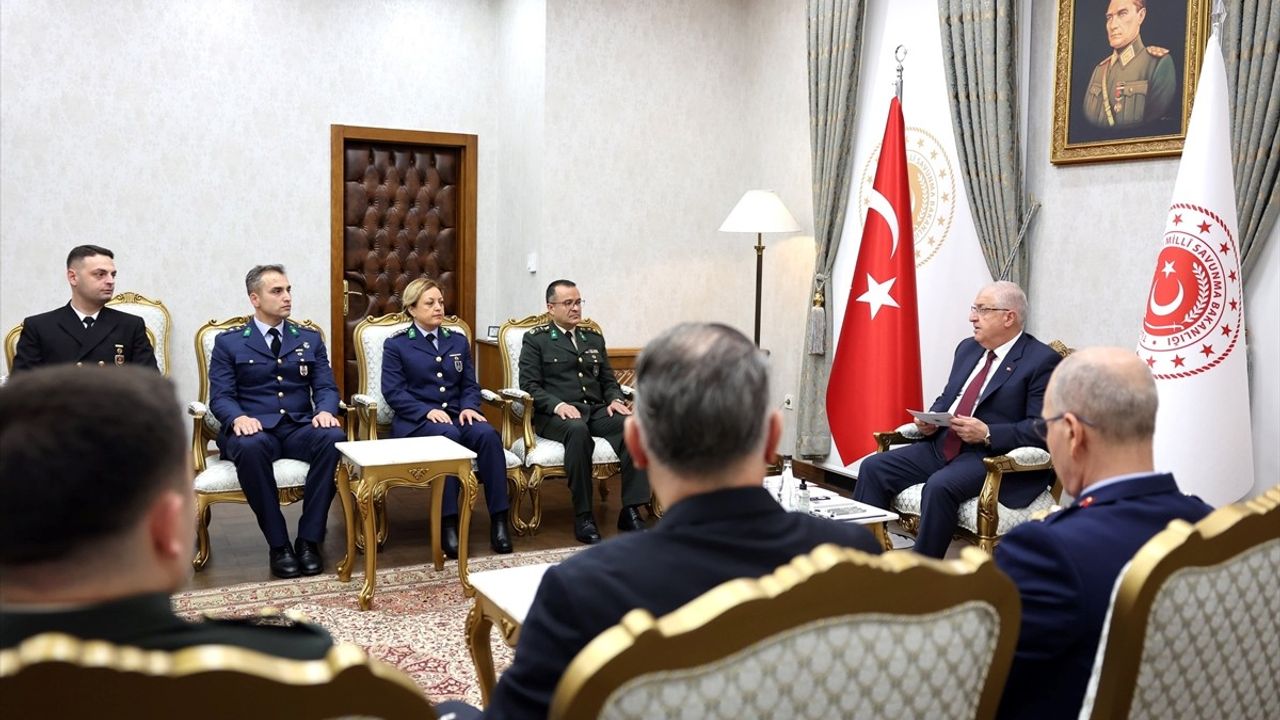 Milli Savunma Bakanı Güler, Öğretmenler Günü'nde Eğitim Personelini Ağırladı