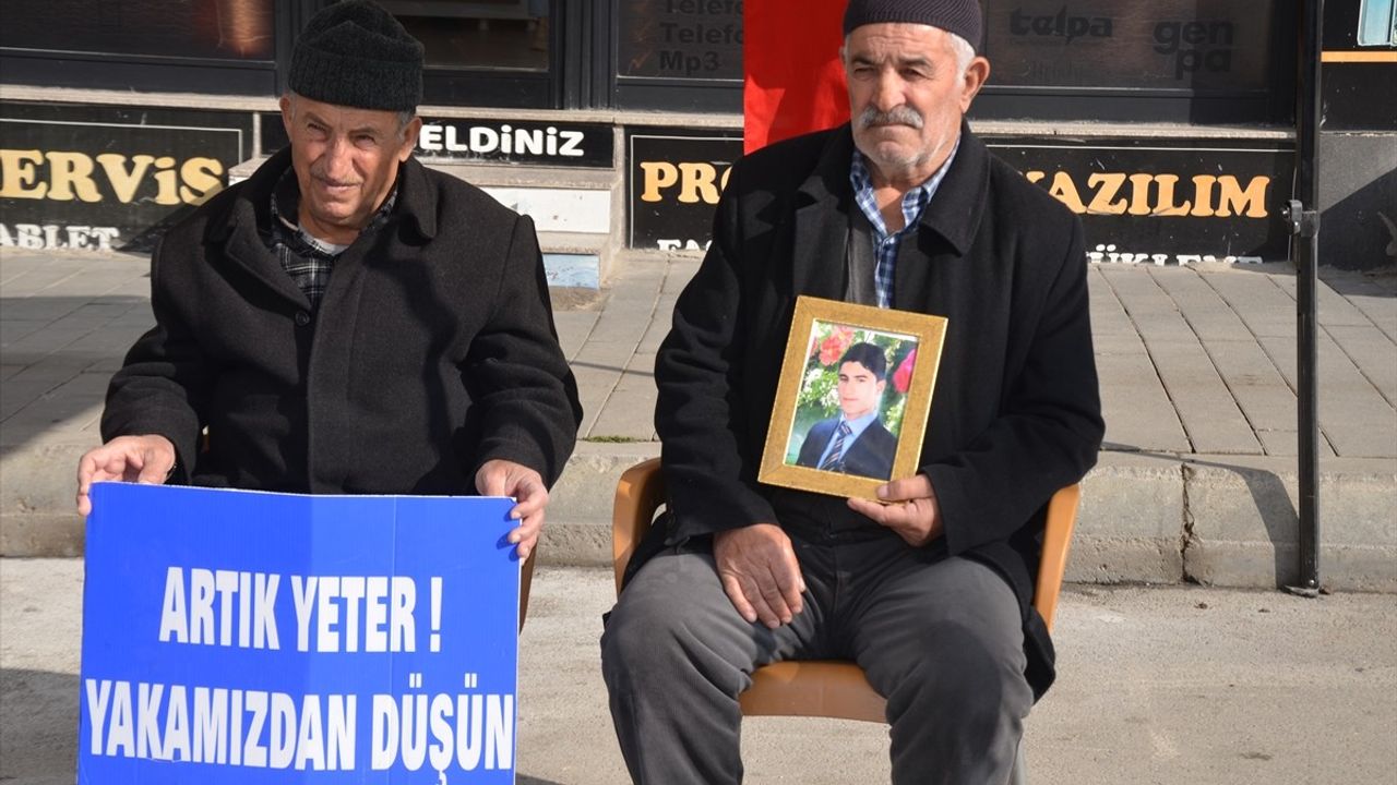 Muş'ta Ailelerin 'Evlat Nöbeti' Eylemi Devam Ediyor
