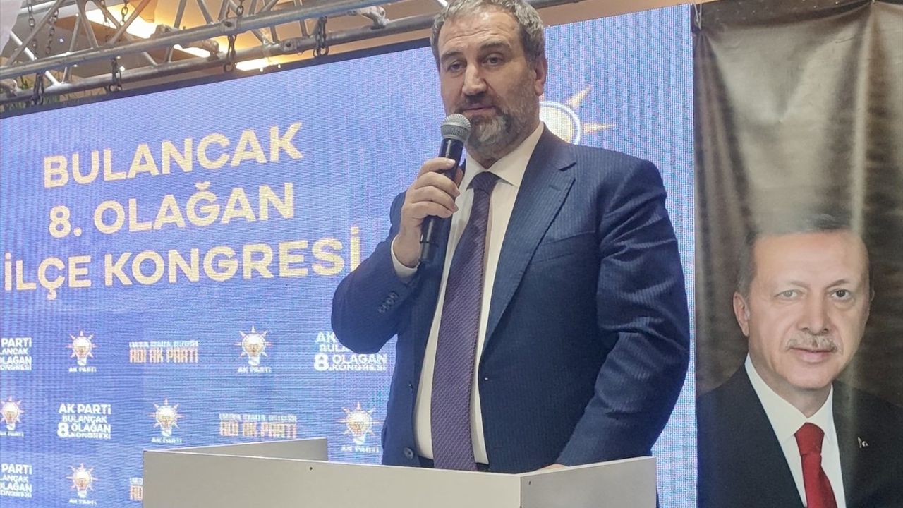 Mustafa Şen, Giresun'da AK Parti kongresinde özlemle bağımsız Türkiye mesajı verdi