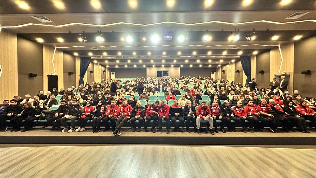 Öğretmenlere Afet Farkındalık Eğitimi Düzce'de Başladı