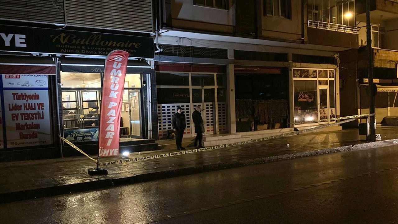 Ordu'nun Ünye İlçesinde Kuyumcu Dükkanına Silahlı Saldırı