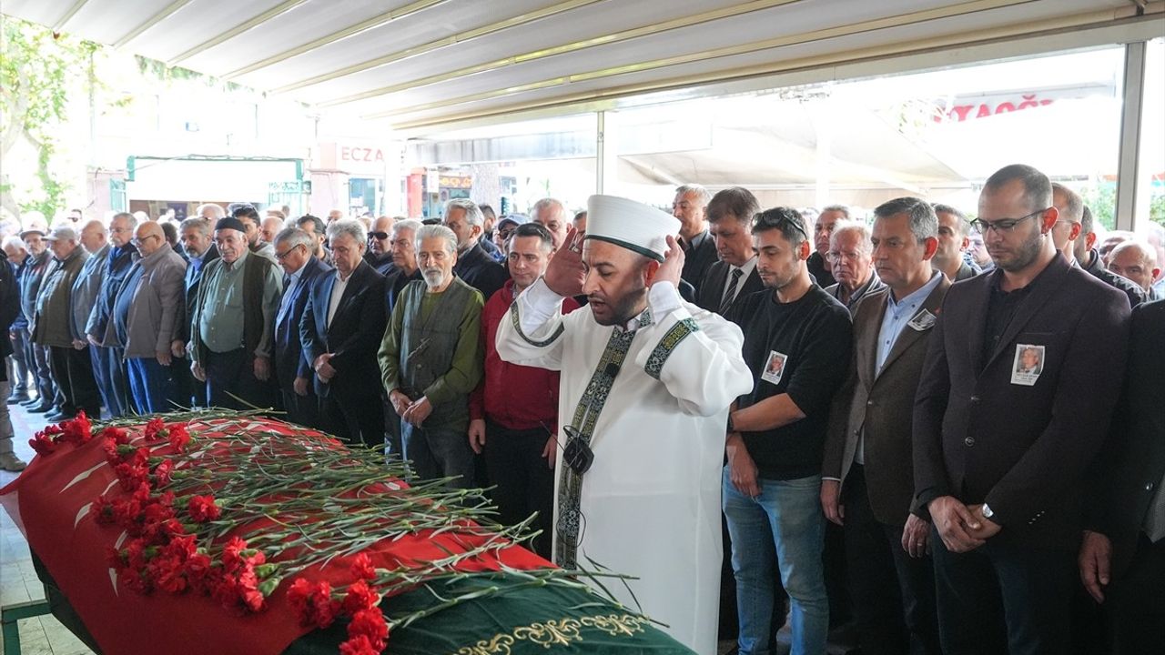 Özgür Özel'den İzmir'de Kritik Açıklamalar: 'Parti İçindeki Tartışmalara Son!'