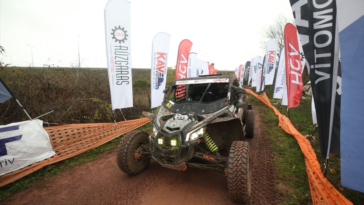Petlas Türkiye Off-Road Şampiyonası'nın 6. Ayak Yarışları Sakarya'da Devam Ediyor