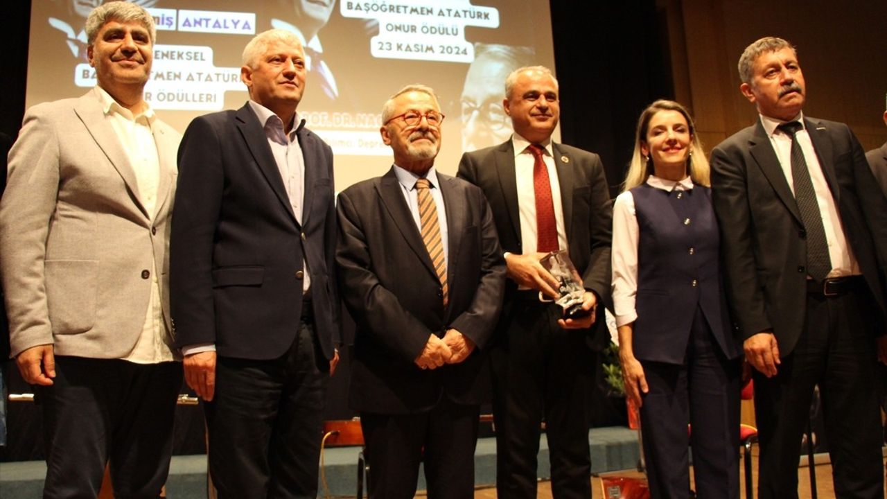 Prof. Dr. Naci Görür'e 'Başöğretmen Atatürk Onur Ödülü' Verildi