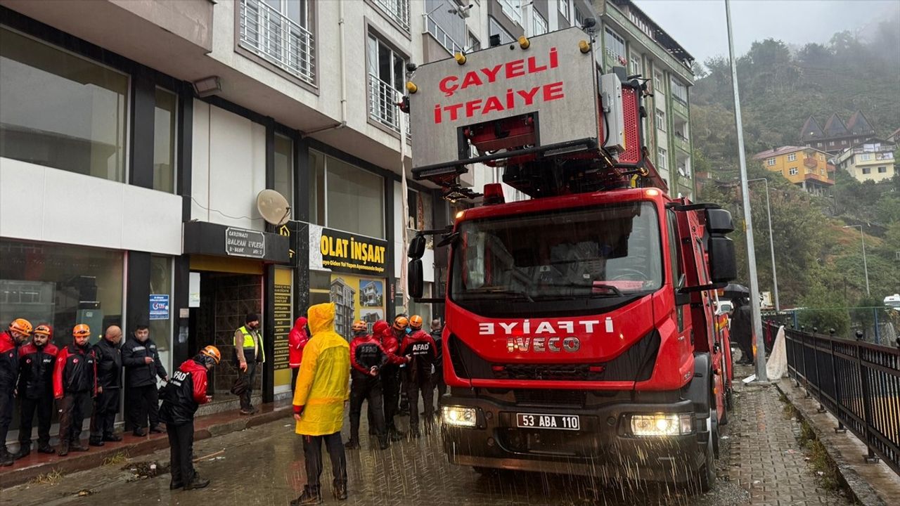 Rize'nin Çayeli İlçesinde Heyelan: 1 Ölü, 4 Yaralı