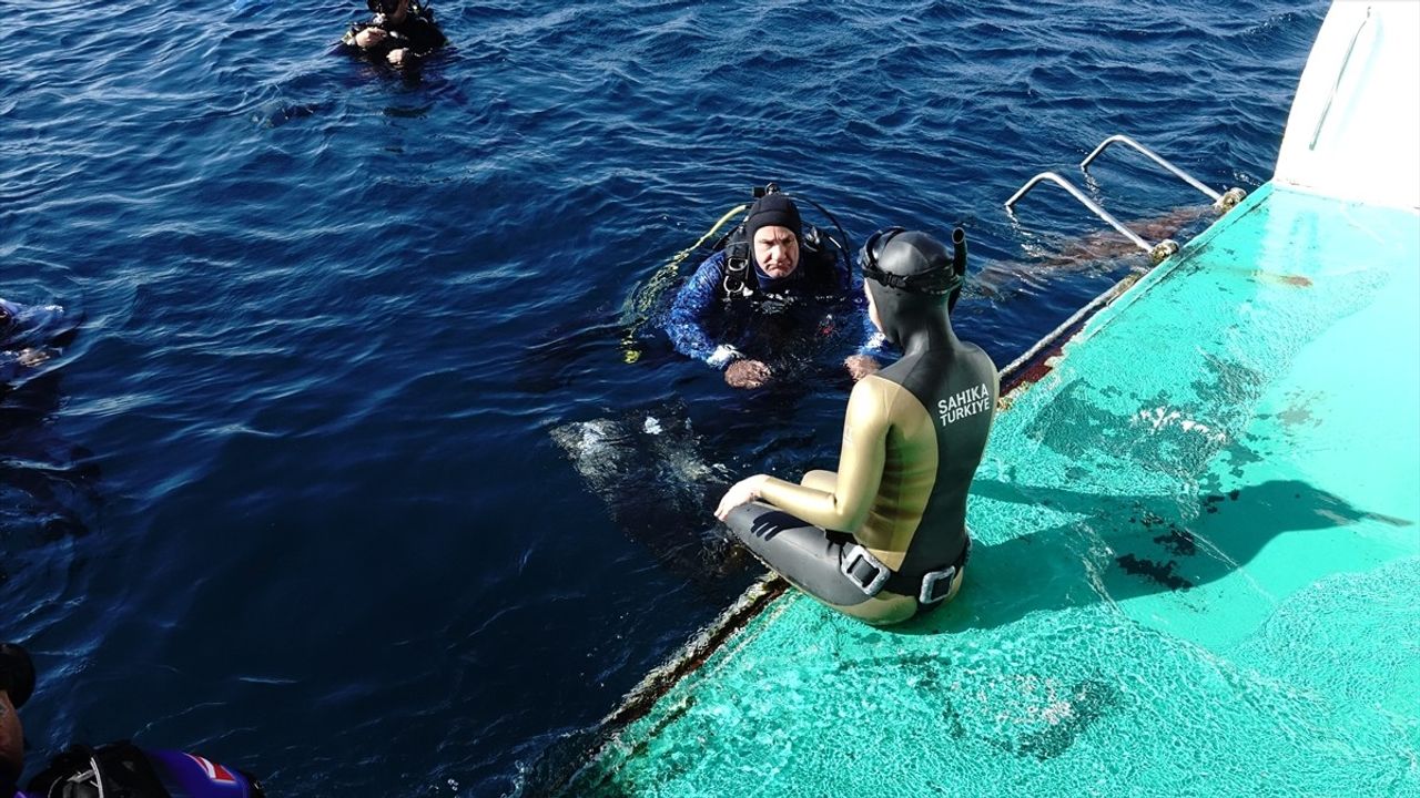 Şahika Ercümen'den Ayvalık'ta Dalış Etkinliği: Kırmızı Mercanlar Korunmalı