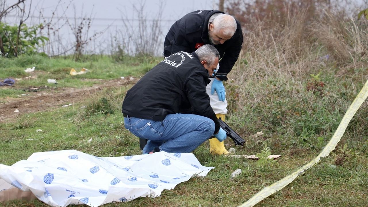 Sakarya'da Bir Kişi Başından Vurulmuş Halde Ölü Bulundu