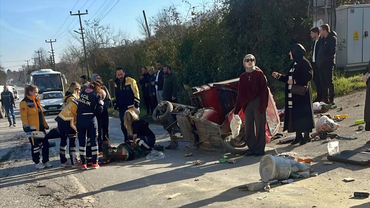 Sakarya'da Elektrikli Motosiklet Kazası: Sürücü Hayatını Kaybetti, Oğlu Yaralandı