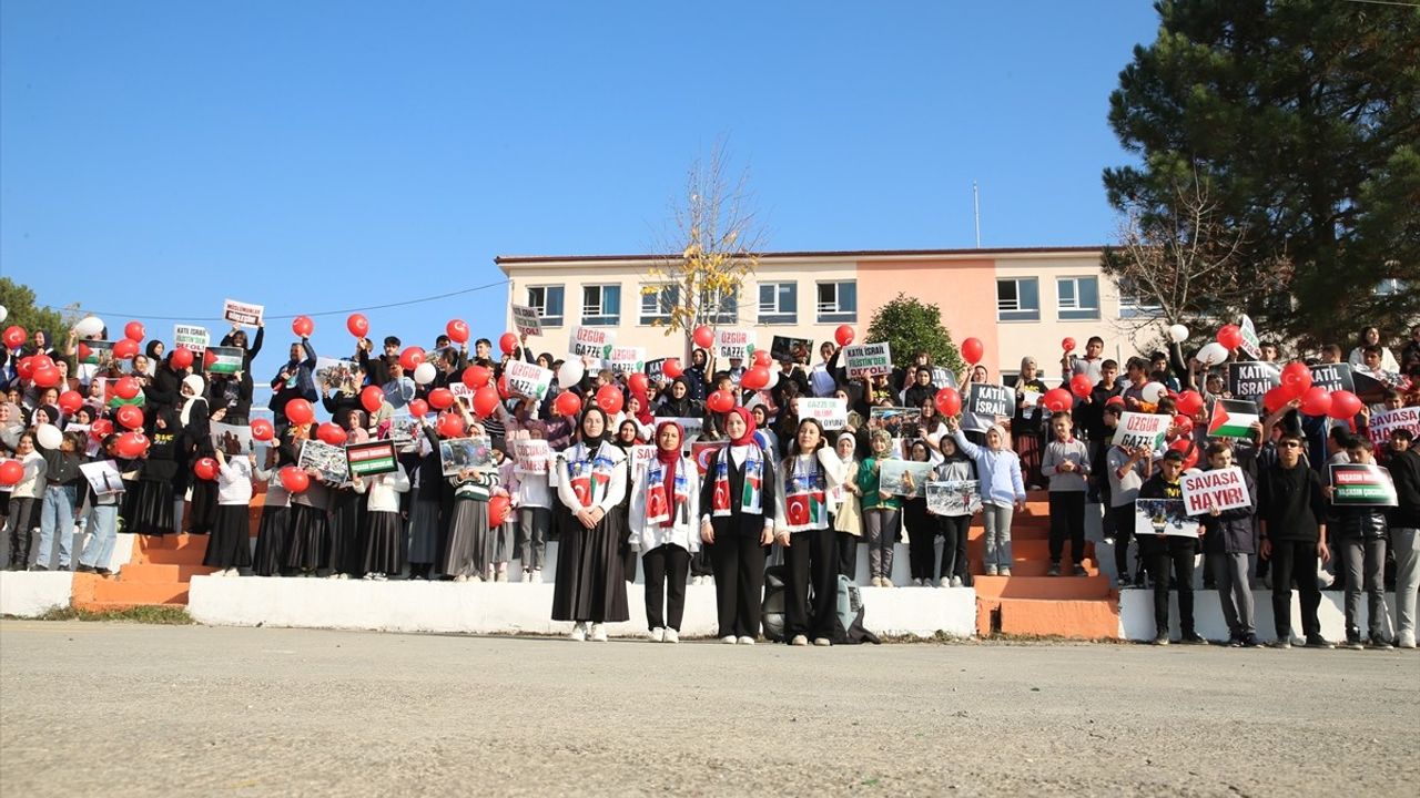 Sakarya'da Öğrenciler Dünya Çocuk Hakları Günü'nde Filistinli Akranlarını Unutmadı