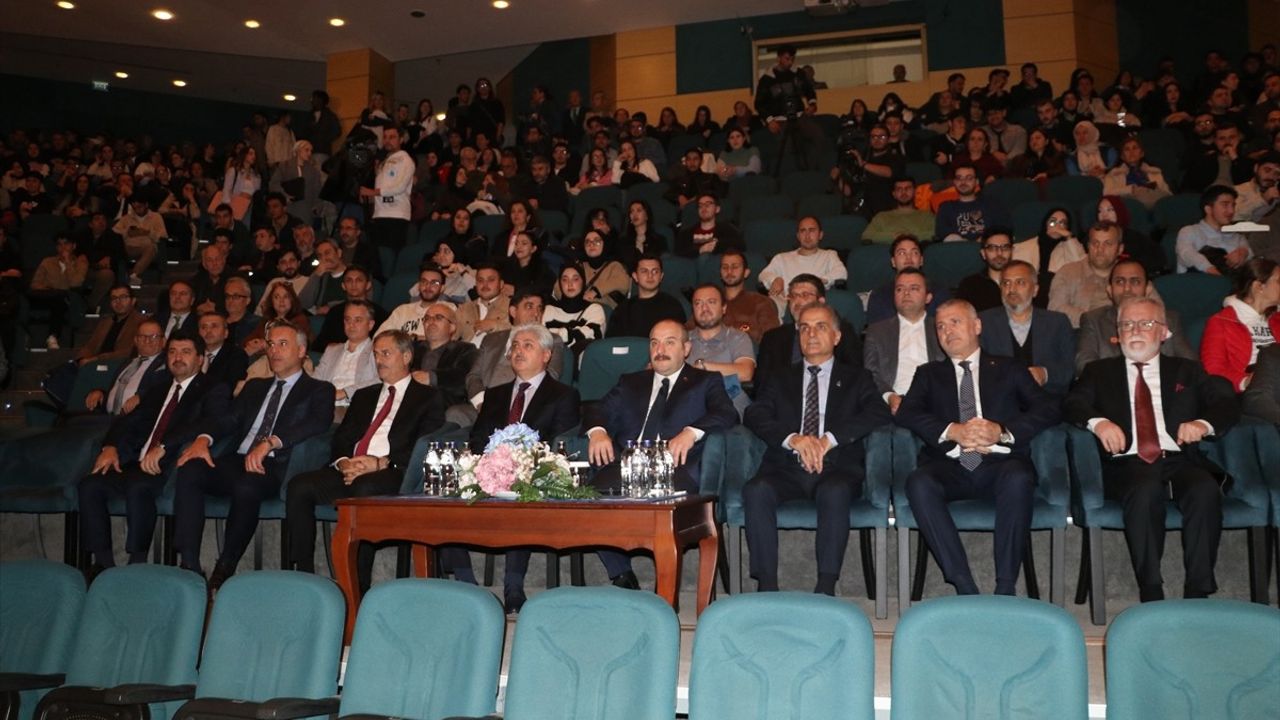 Sakarya Üniversitesi'nden Mustafa Varank'a Fahri Doktora Unvanı