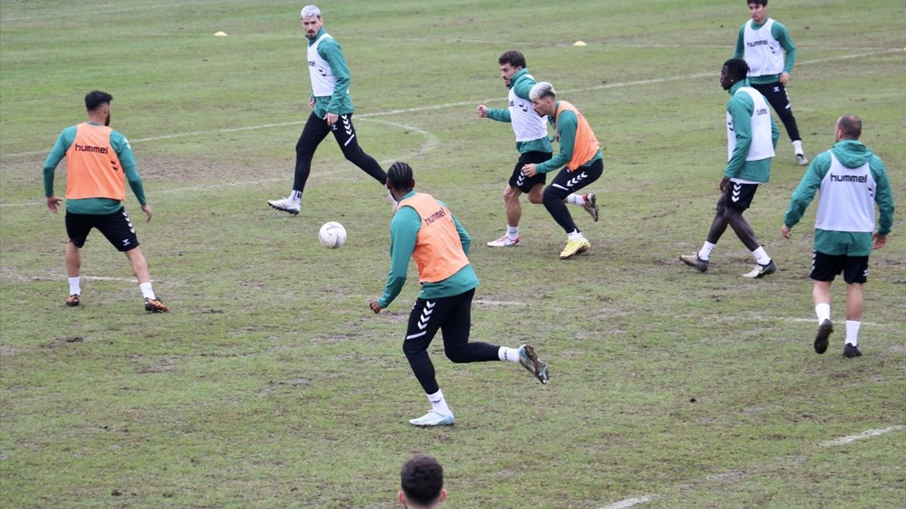 Sakaryaspor, Adanaspor Maçına Hazırlıklarını Sürdürüyor