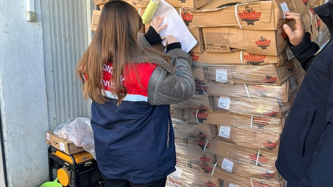 Şanlıurfa'da Son Kullanma Tarihi Geçmiş 1 Ton 200 Kilogram Tavuk Eti Ele Geçirildi
