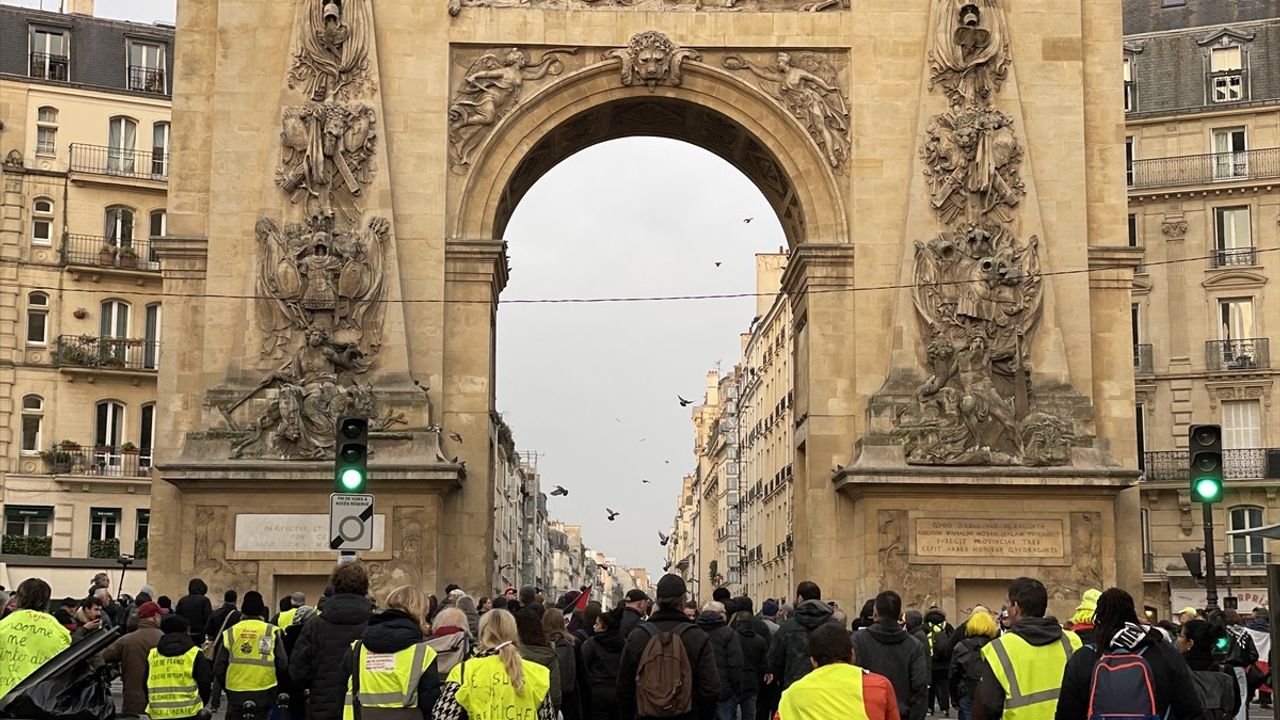 Sarı Yelekliler, 6. Yılında Paris'te Gösteri Düzenledi