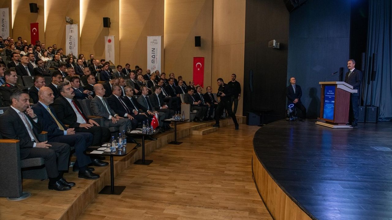 Savunma Sanayii Yapay Zeka Zirvesi 2024: Geleceğin Teknolojileri Tartışılıyor