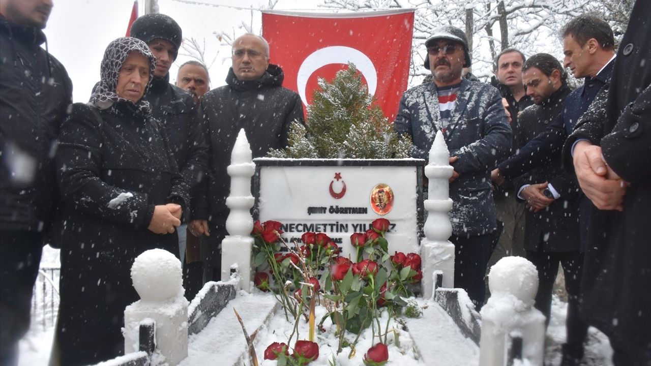 Şehit Öğretmen Necmettin Yılmaz, Gümüşhane'de Mezarı Başında Anıldı