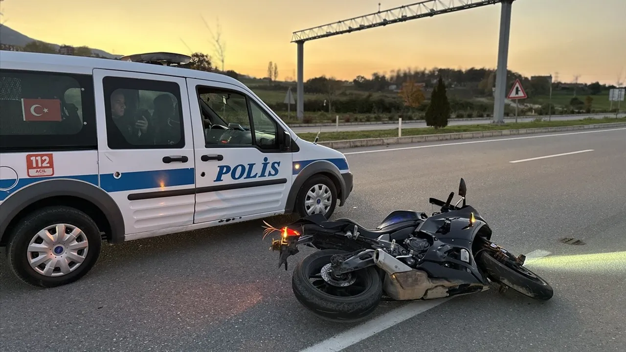Sinop'ta Motosiklet Kazası: Bir Yaya Hayatını Kaybetti, Sürücü Ağır Yaralandı
