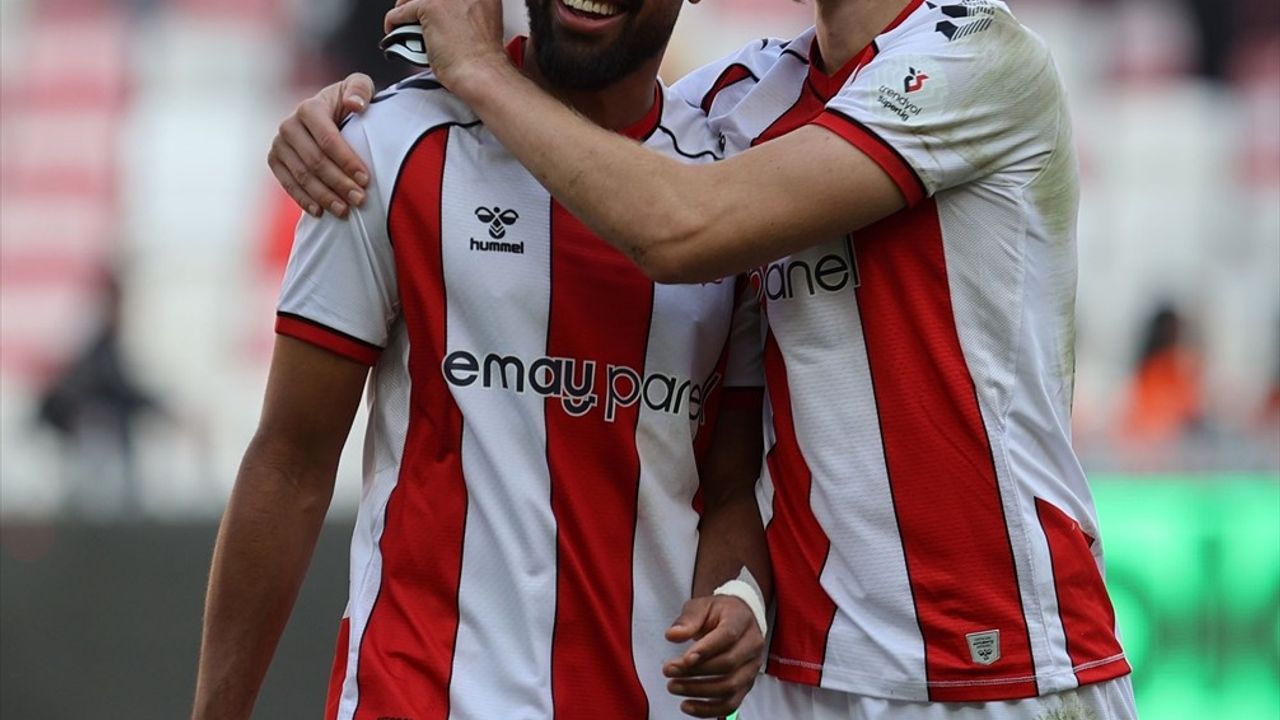 Sivasspor, Rizespor'u 2-1 Yenerek Öne Geçti