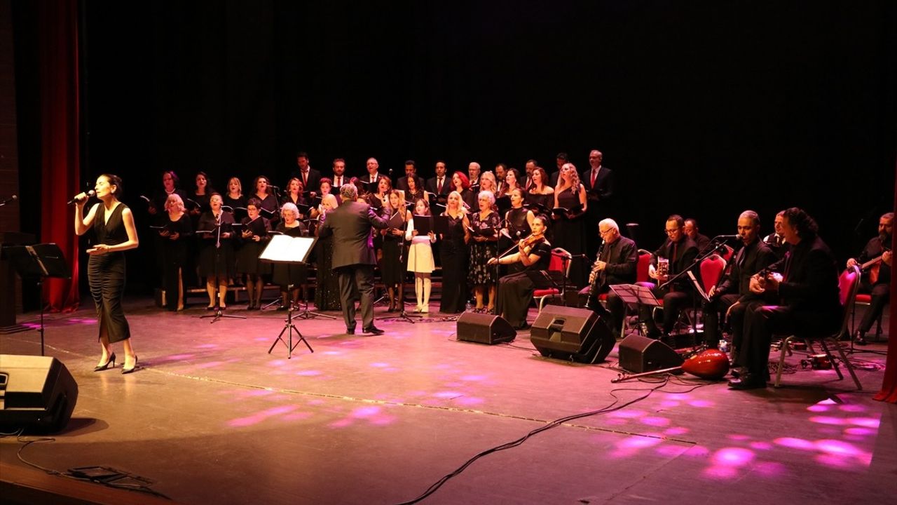 Tekirdağ'da Öğretmenler Korosu, Türkülerle Geçmişe Yolculuk Yapıyor