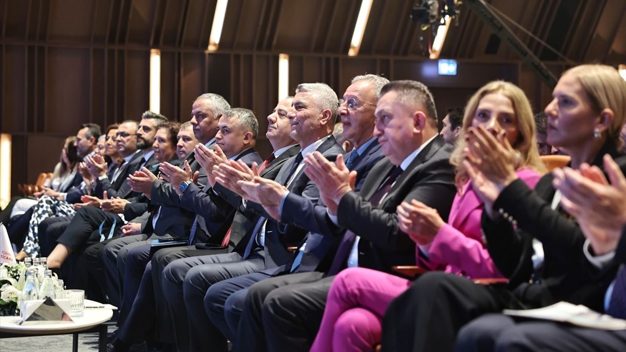 Ticaret Bakanı Bolat, İhracat Hedeflerini Açıkladı: 264 Milyar Dolar Vurgusu