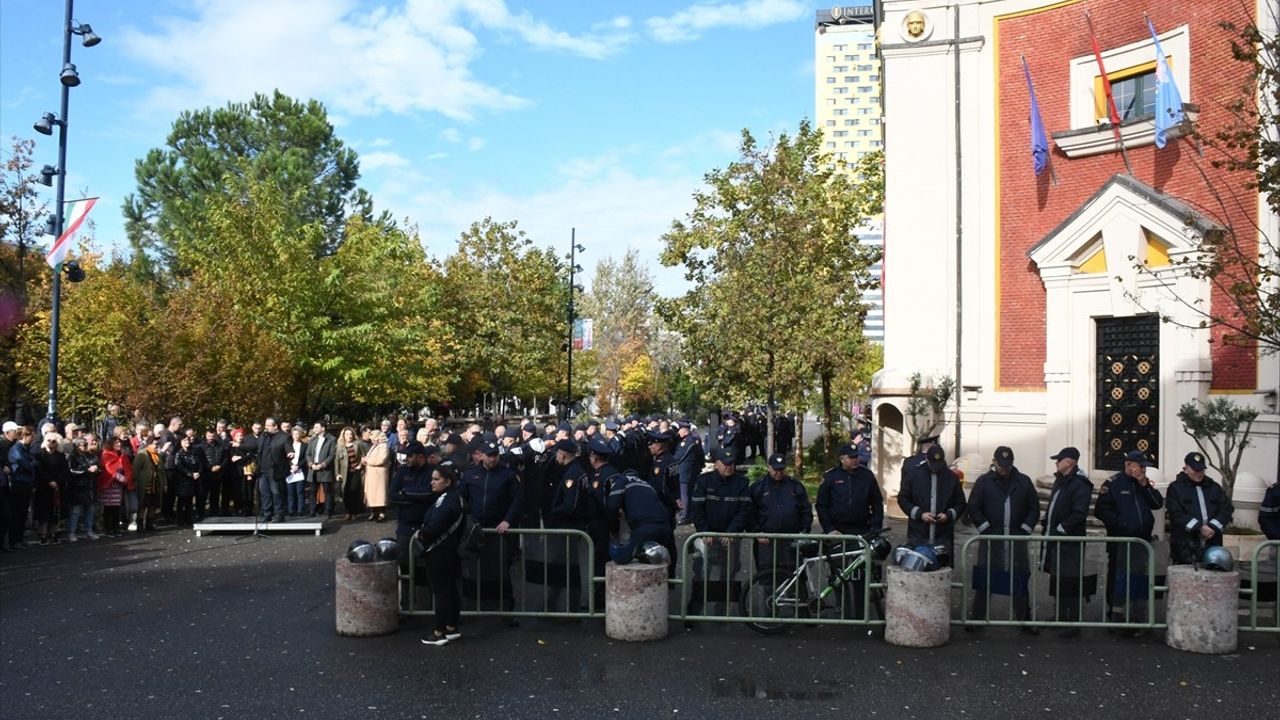 Tiran'da Yolsuzluk İddialarına Karşı Protestolar Devam Ediyor