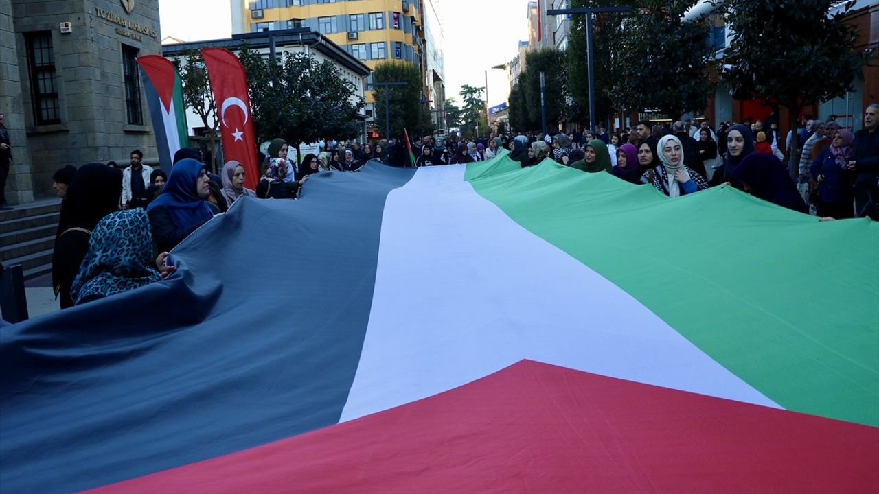 Trabzon'da Filistin İçin Destek Yürüyüşü Düzenlendi